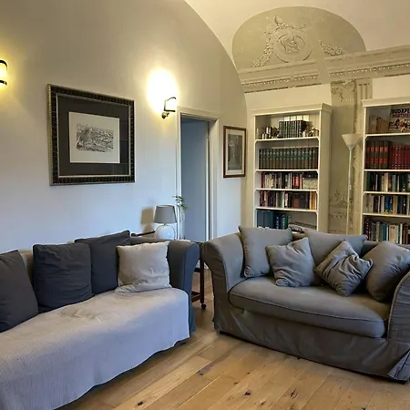 Apartment Frescos House Pisa