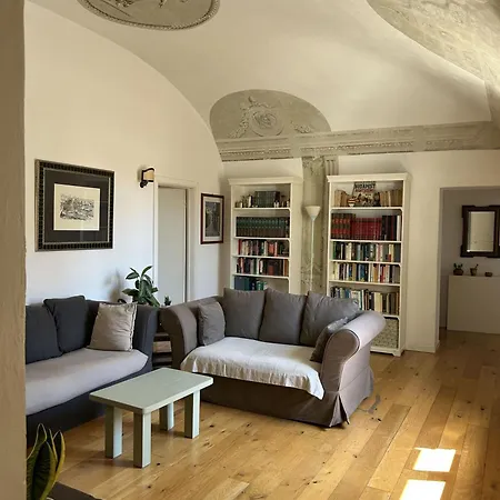 Frescos House