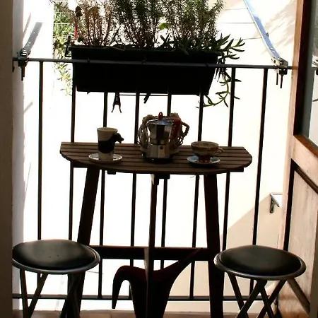 Frescos House アパート
